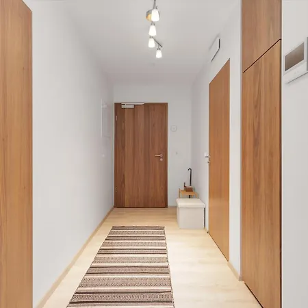 Premium Queen Downtown Apartment