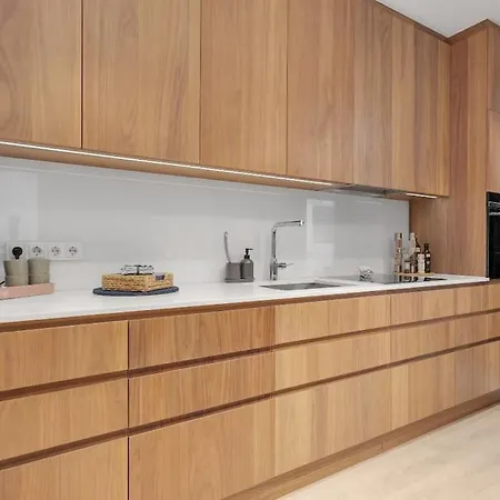 Premium Queen Downtown Apartment *